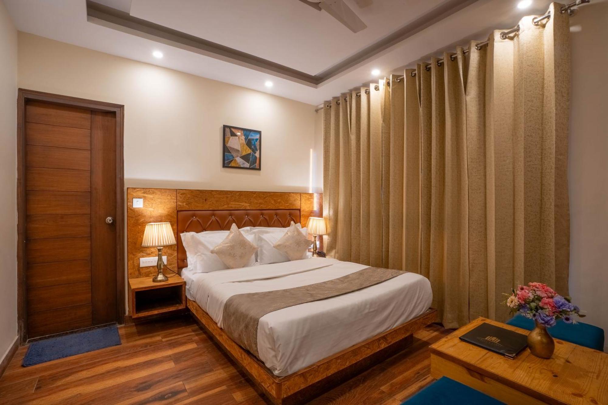 Perfectstayz Vista 5 Min Walk To Mall Road 무소리에 외부 사진